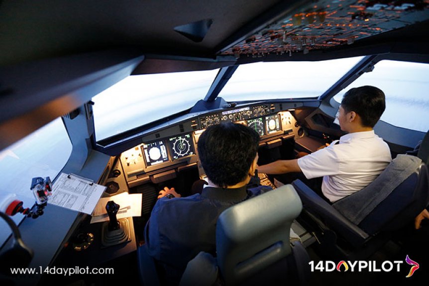14DAYPILOT Student Training in Boeing Simulator