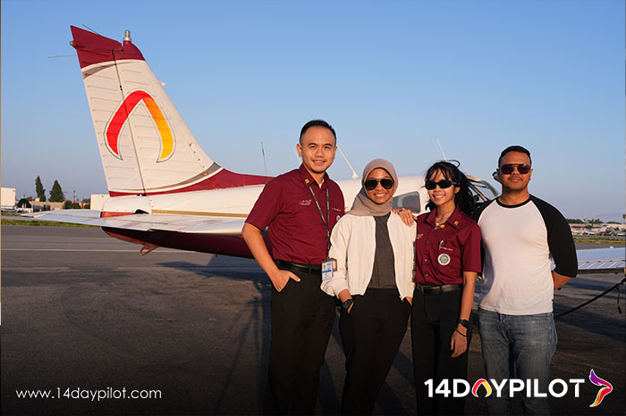 14DAYPILOT Alumni with Capt. Gema